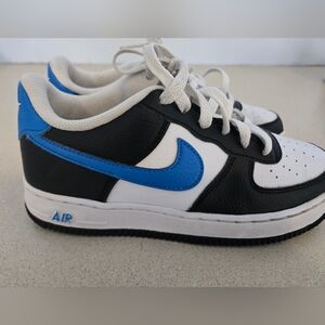 Nike Kids Black and Blue Sneakers